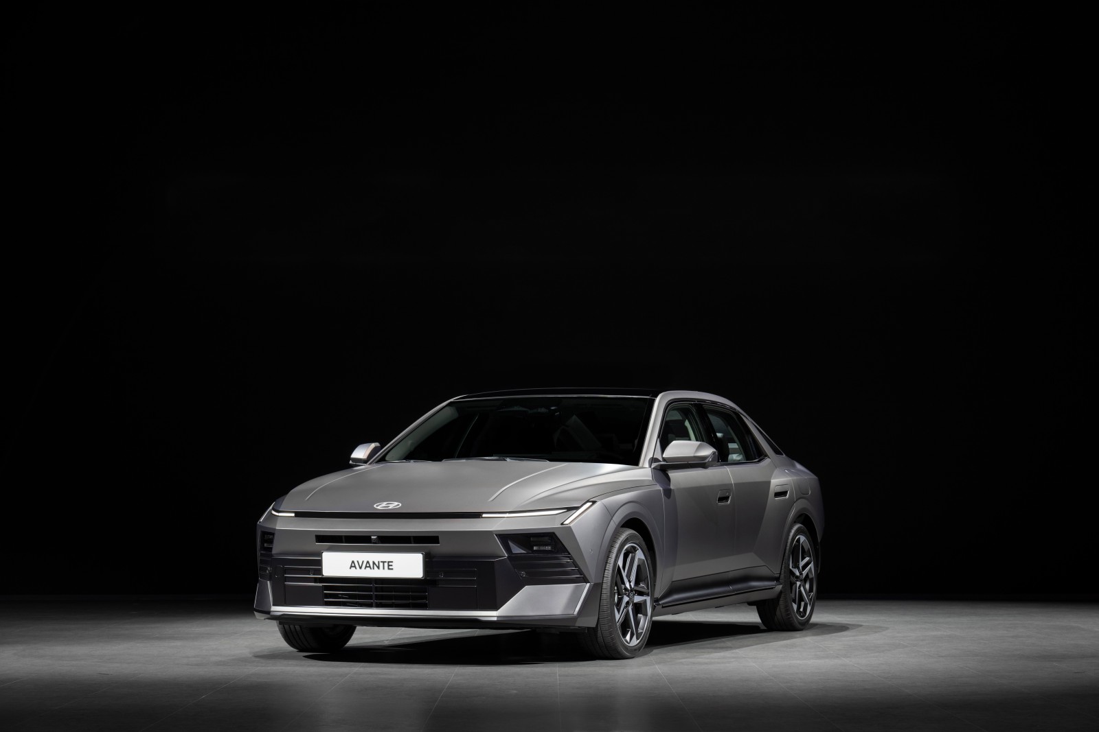 Hyundai's Compact Sedan Grows Up: Eighth-Gen Elantra Debuts With Midsize Ambitions