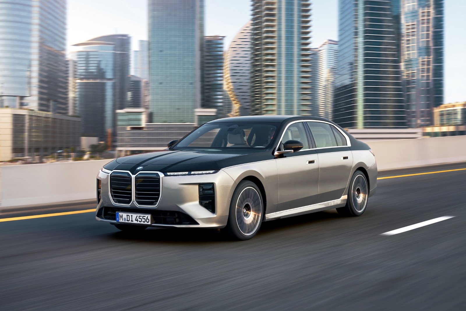 BMW 7 Series (G70 facelift) gets updated design, tech, and powertrains