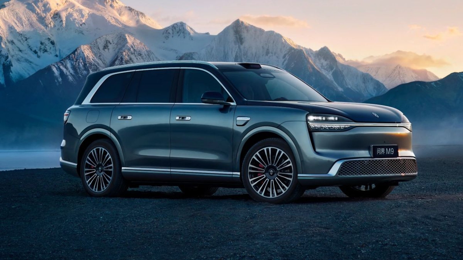 Aito M9 Gets Smarter, Longer and More Luxurious