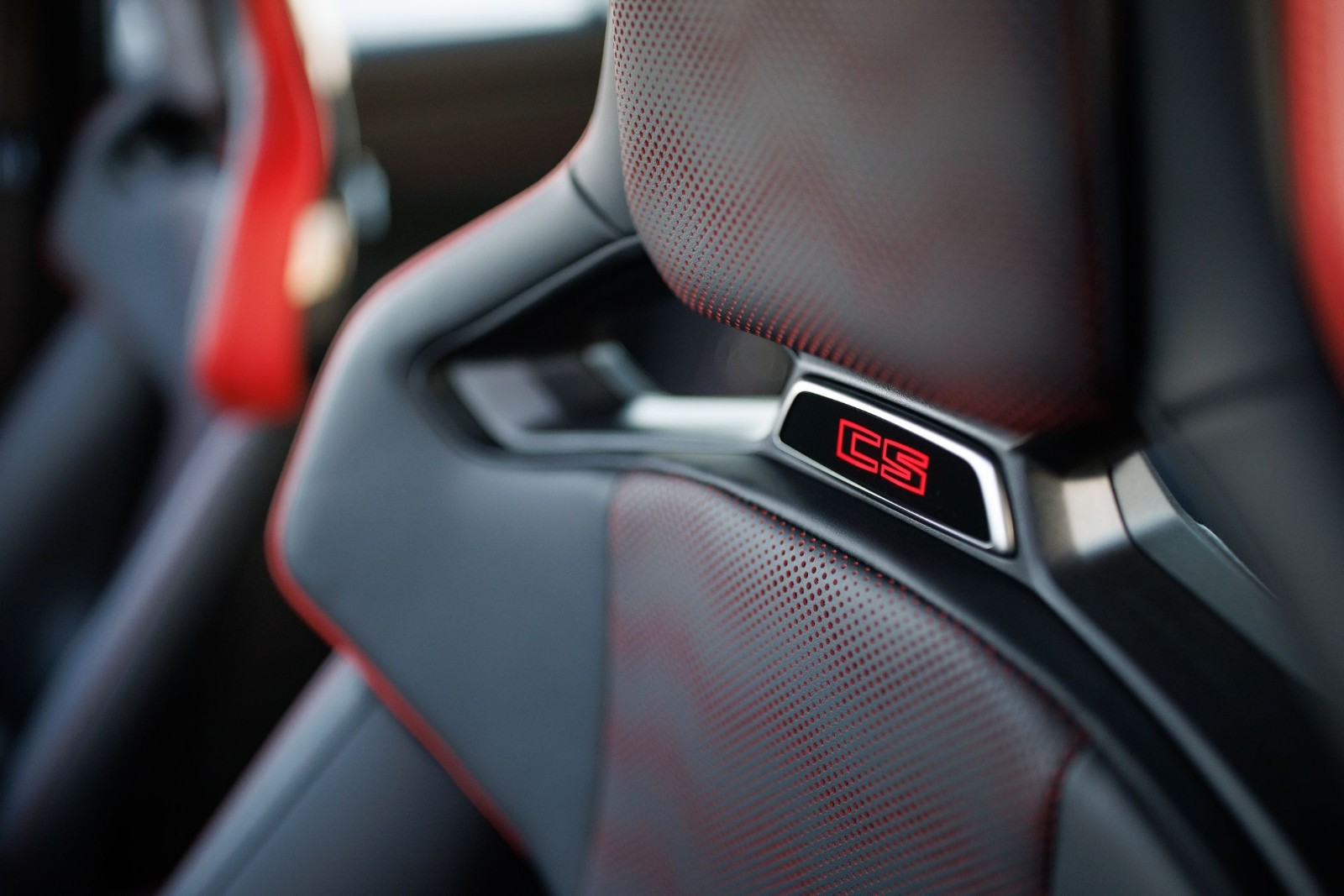 BMW M3 CS Handschalter Sends Off the G80 M3 With a Manual Gearbox