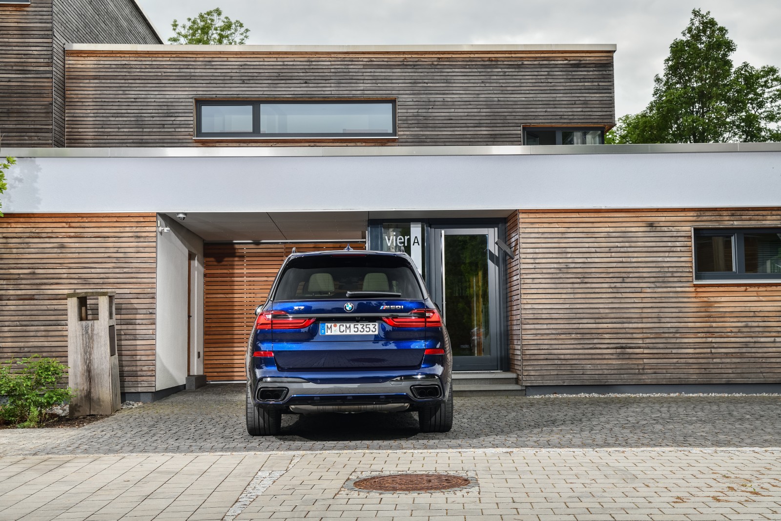BMW X7 M50i