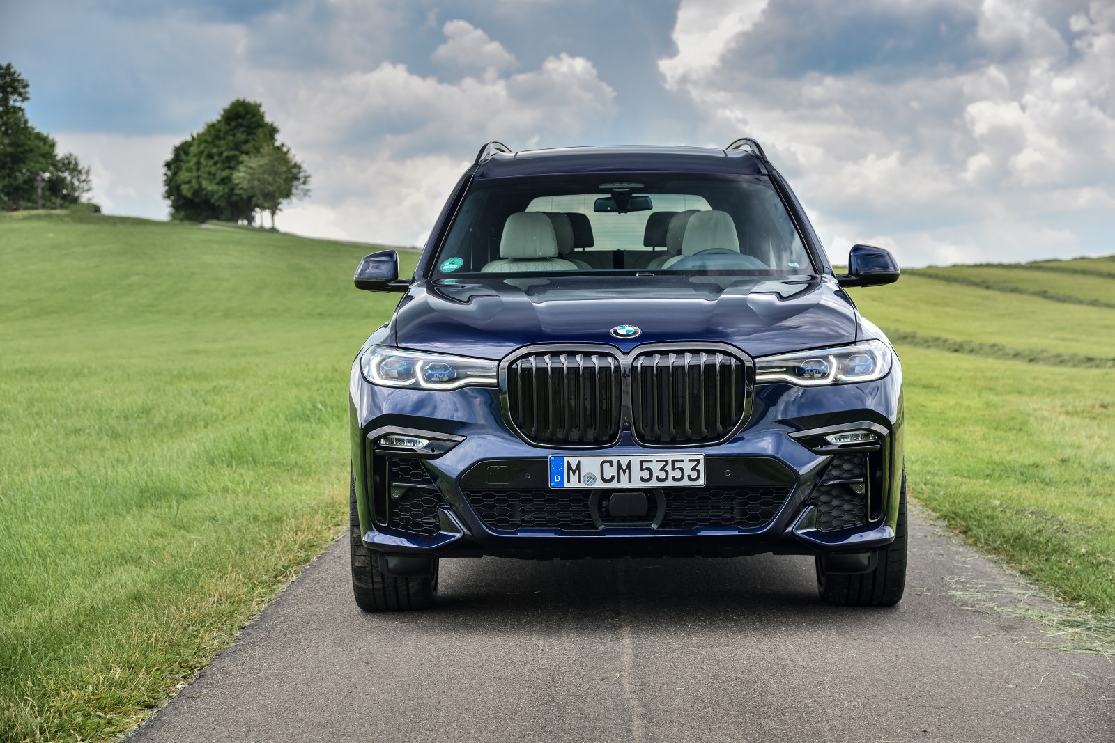 BMW X7 M50i