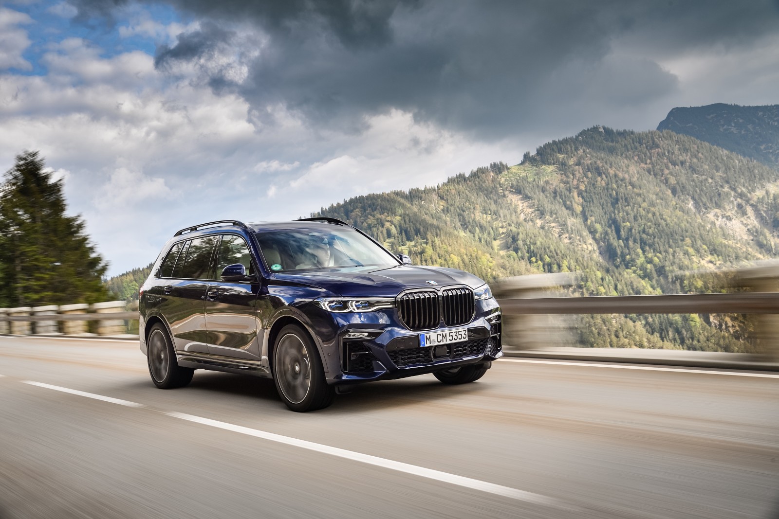 BMW X7 M50i