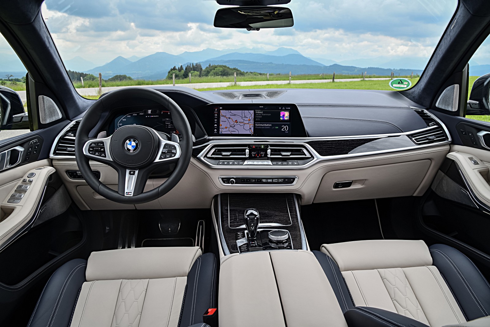 BMW X7 M50i