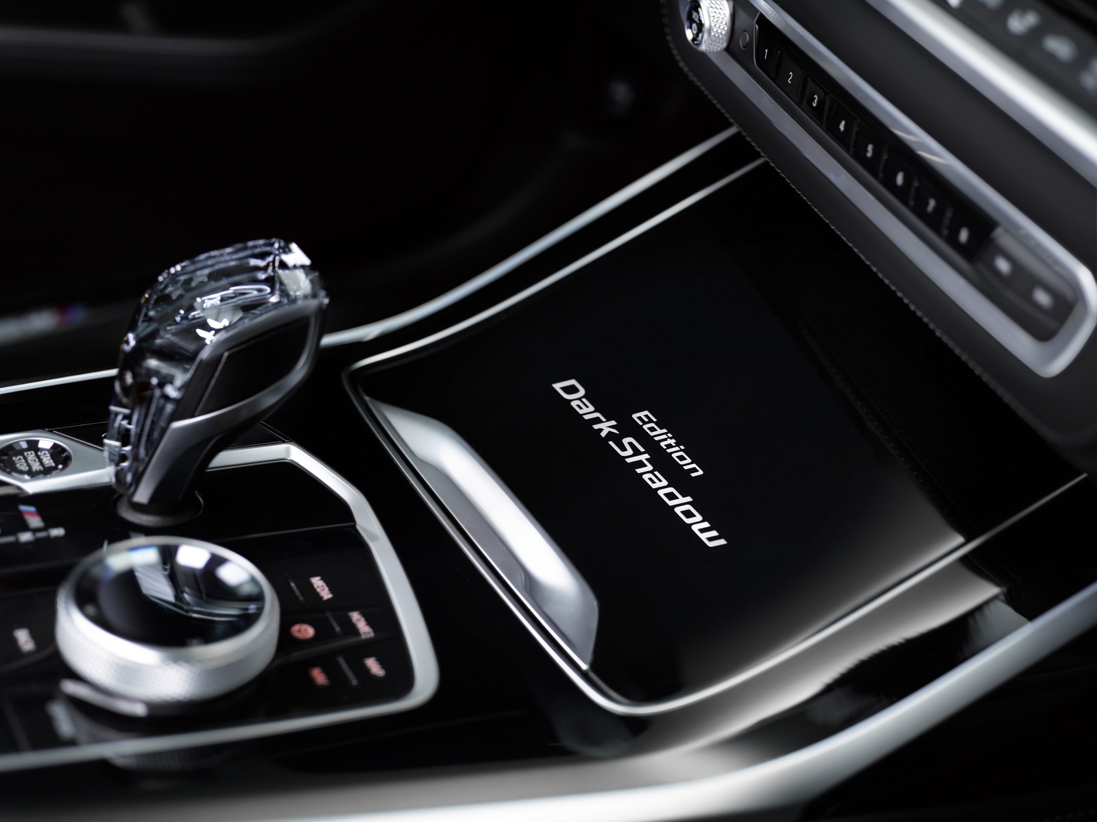 BMW X7 M50i "Edition Dark Shadow"