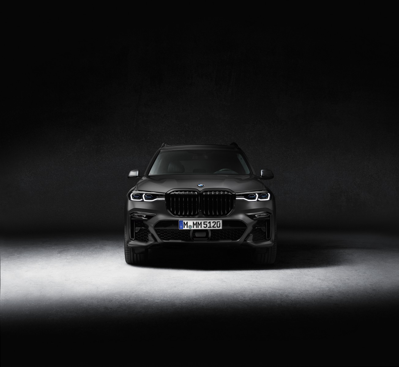 BMW X7 M50i "Edition Dark Shadow"