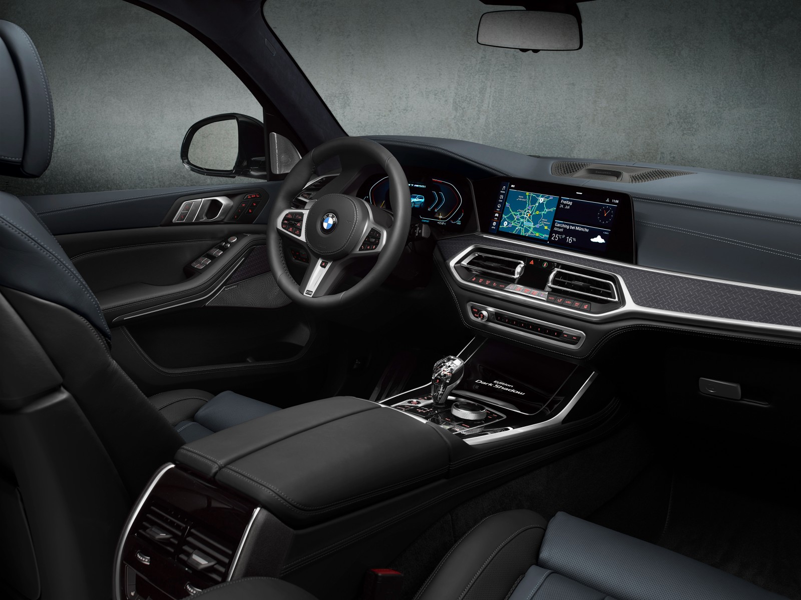 BMW X7 M50i "Edition Dark Shadow"