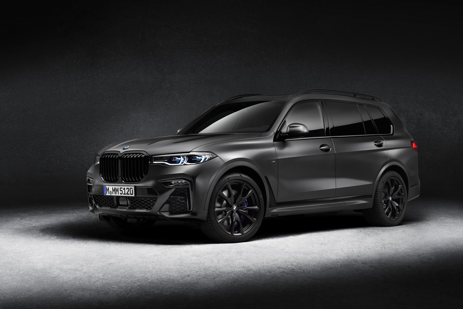 BMW X7 M50i "Edition Dark Shadow"