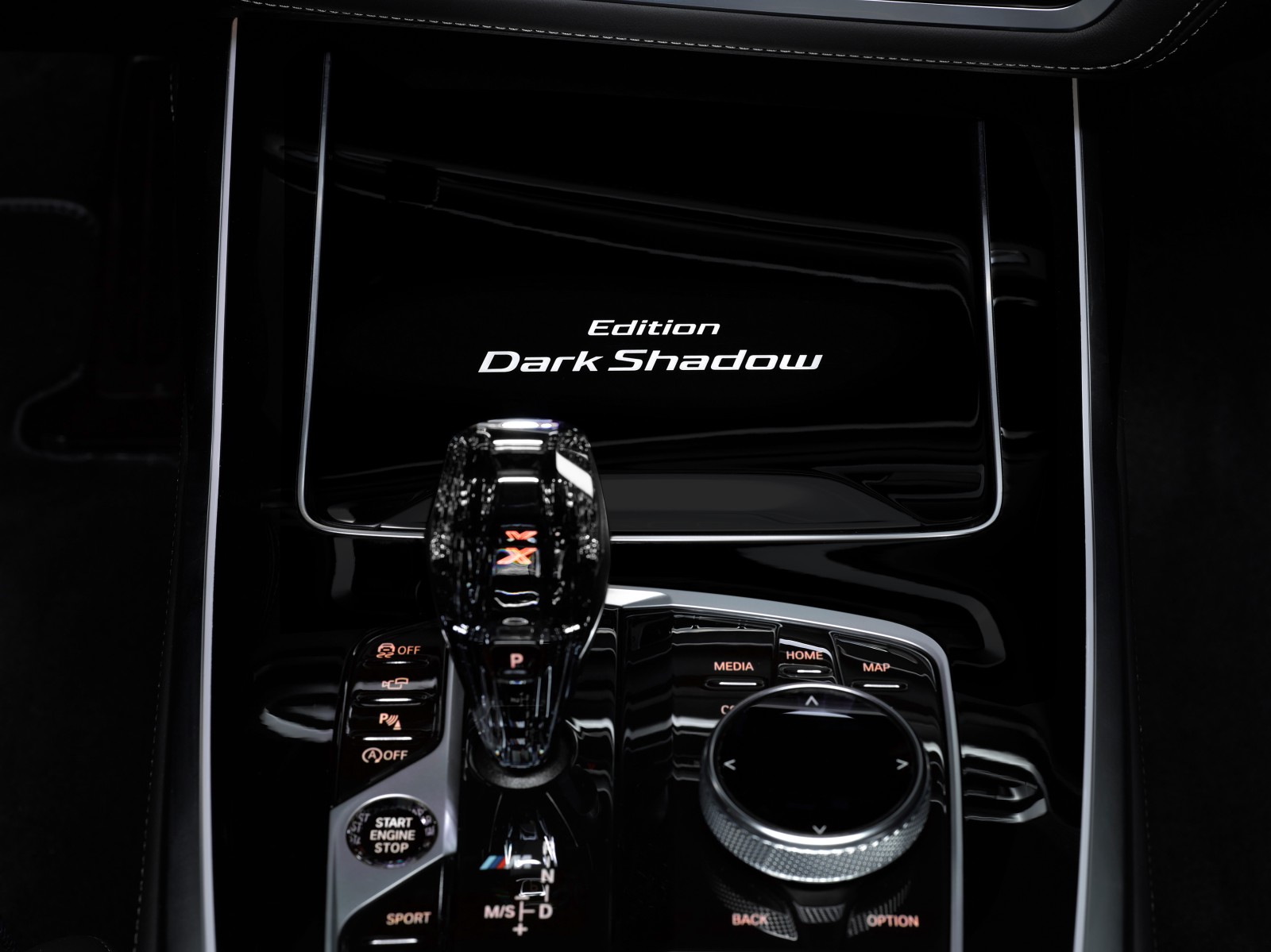 BMW X7 M50i "Edition Dark Shadow"