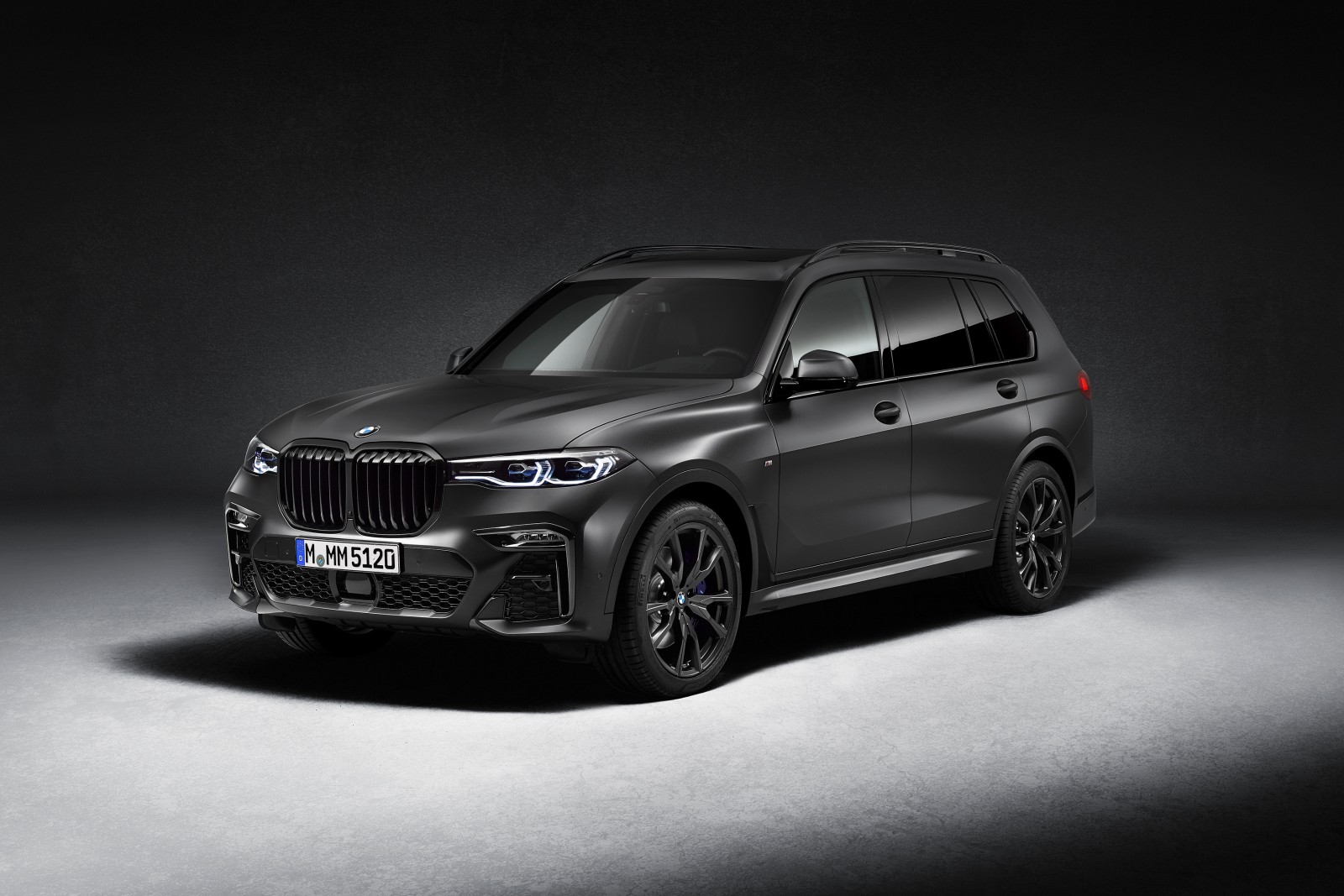 BMW X7 M50i "Edition Dark Shadow"