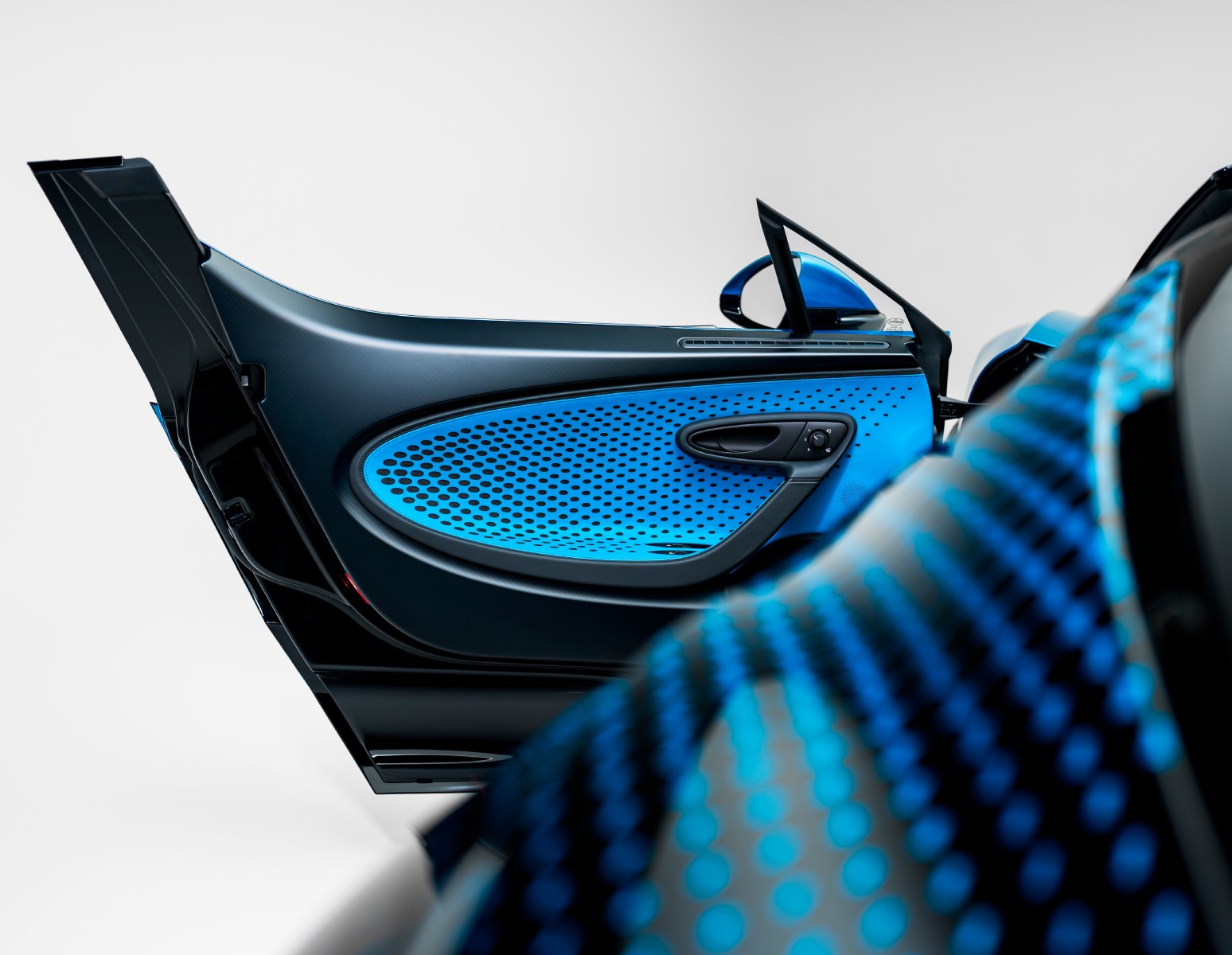 Bugatti W16 Mistral Fly Bug Revealed as a One-Off Sur Mesure Roadster
