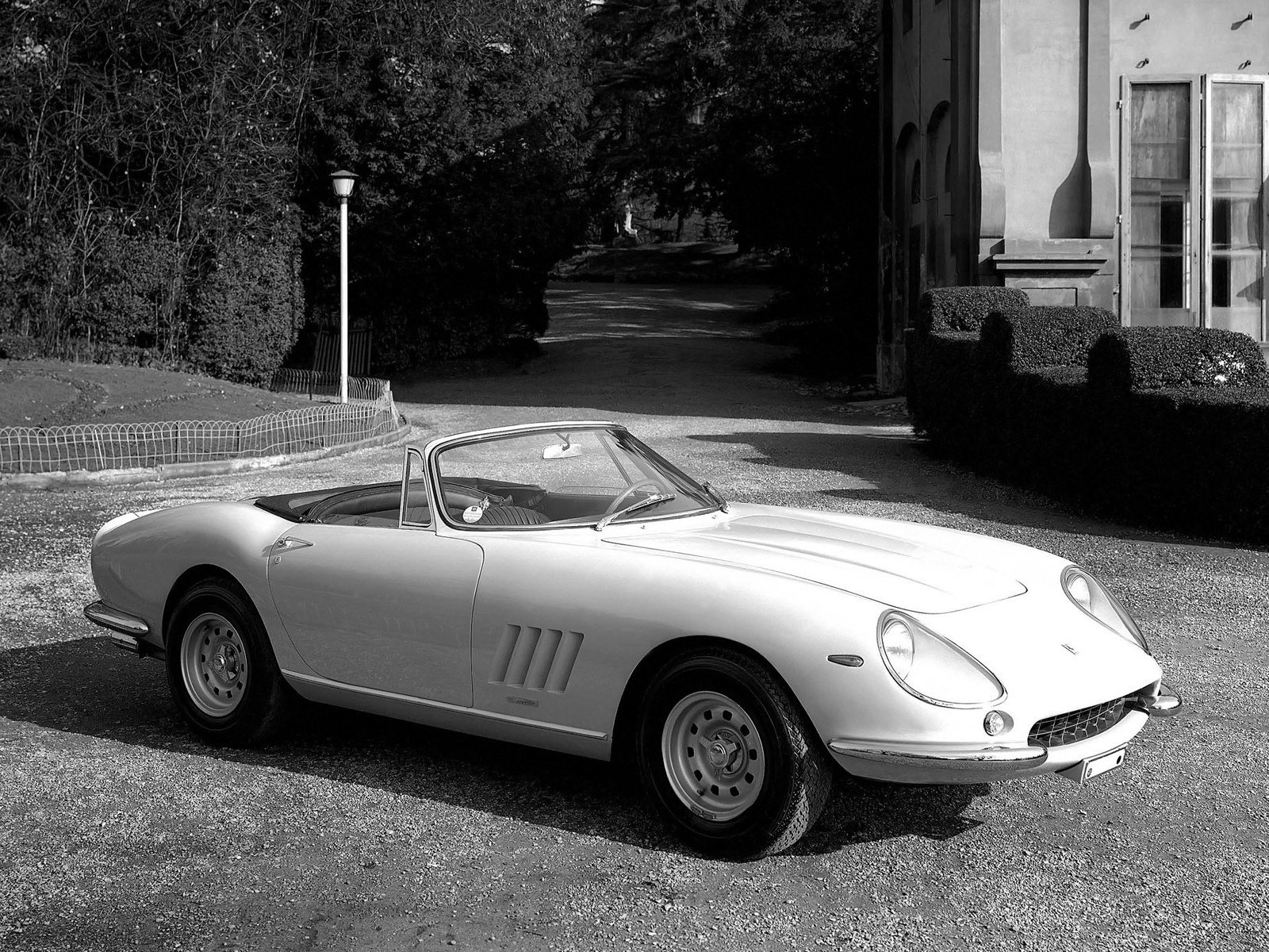 Ferrari 275 1st generation