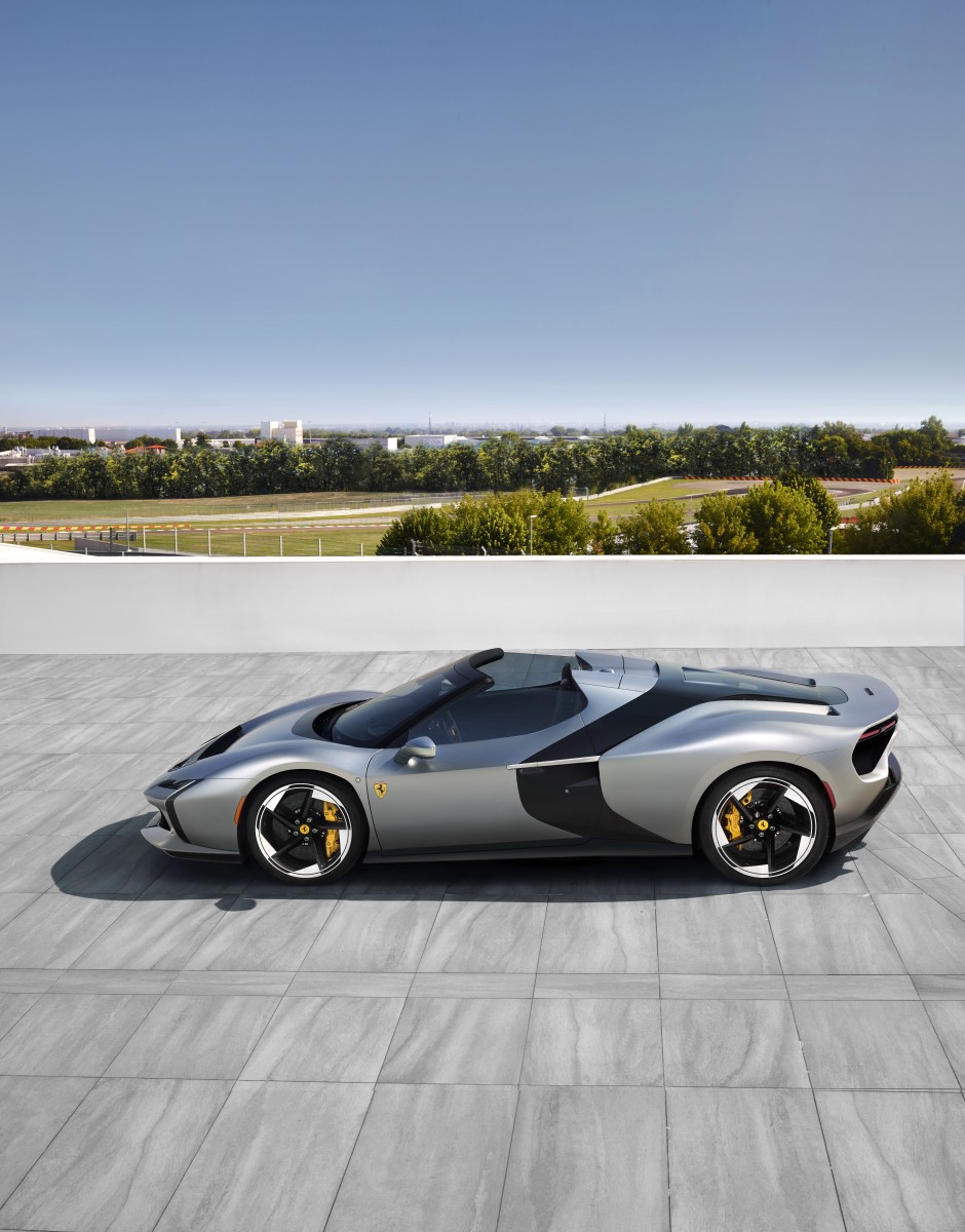 Ferrari HC25 Debuts as a One-Off V8 Roadster Based on the F8 Spider