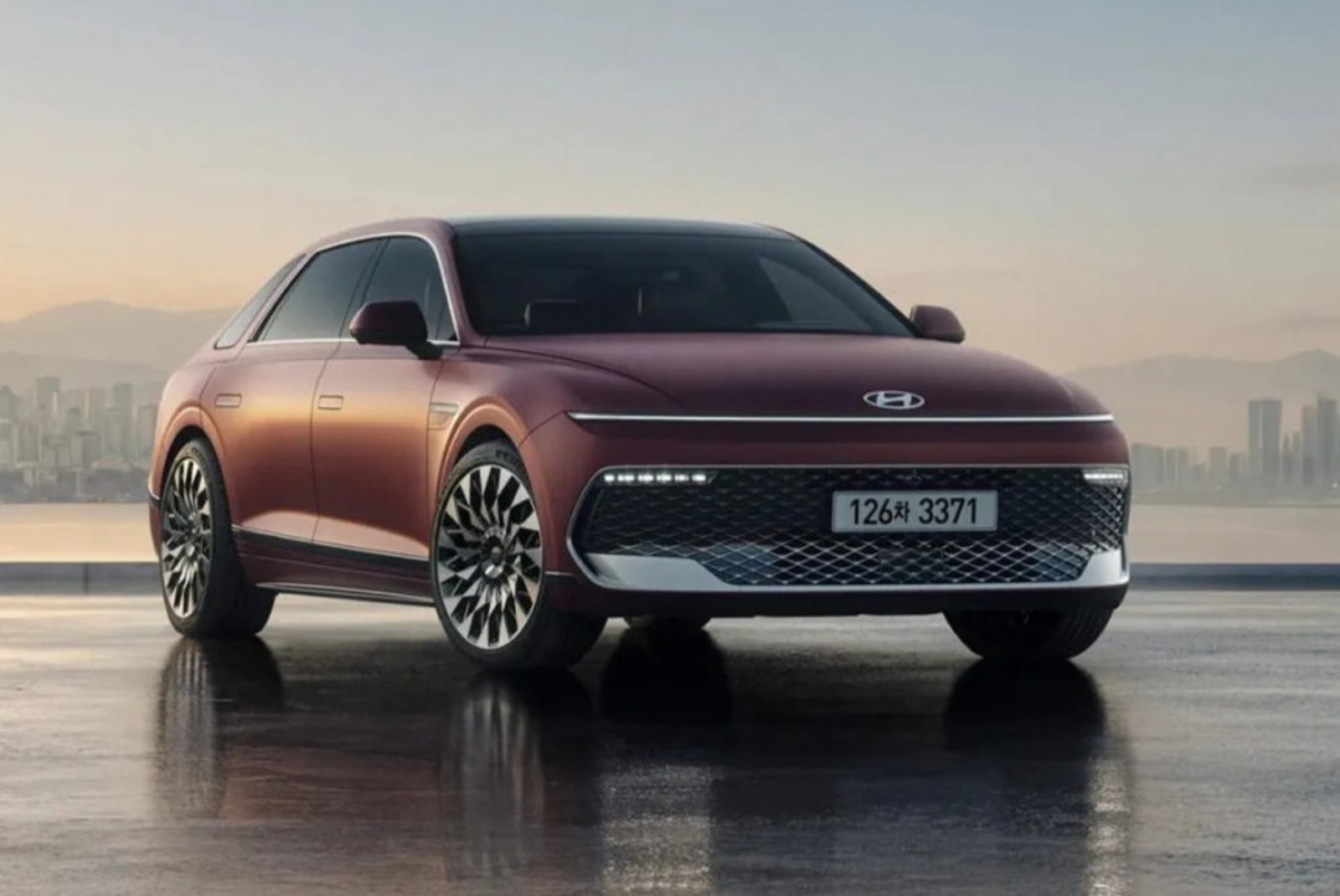 Hyundai Grandeur Gets a New Look and a Reworked Interior