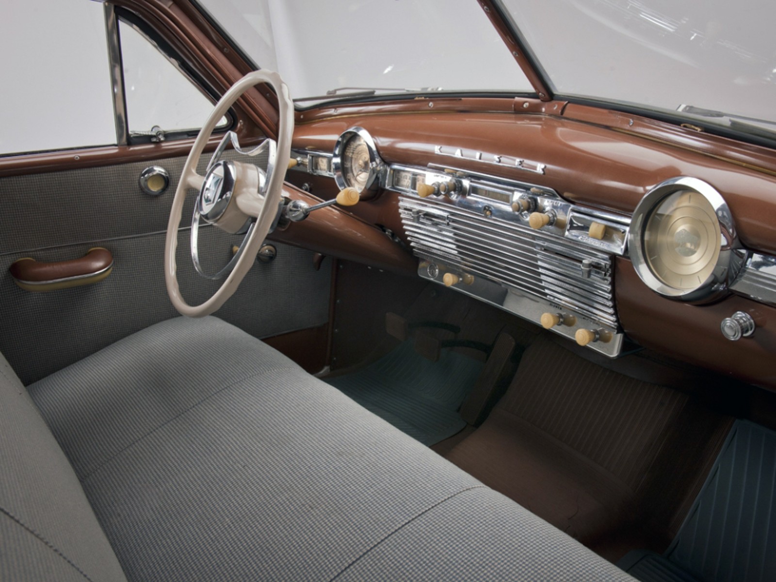 Kaiser Special Traveler Sedan