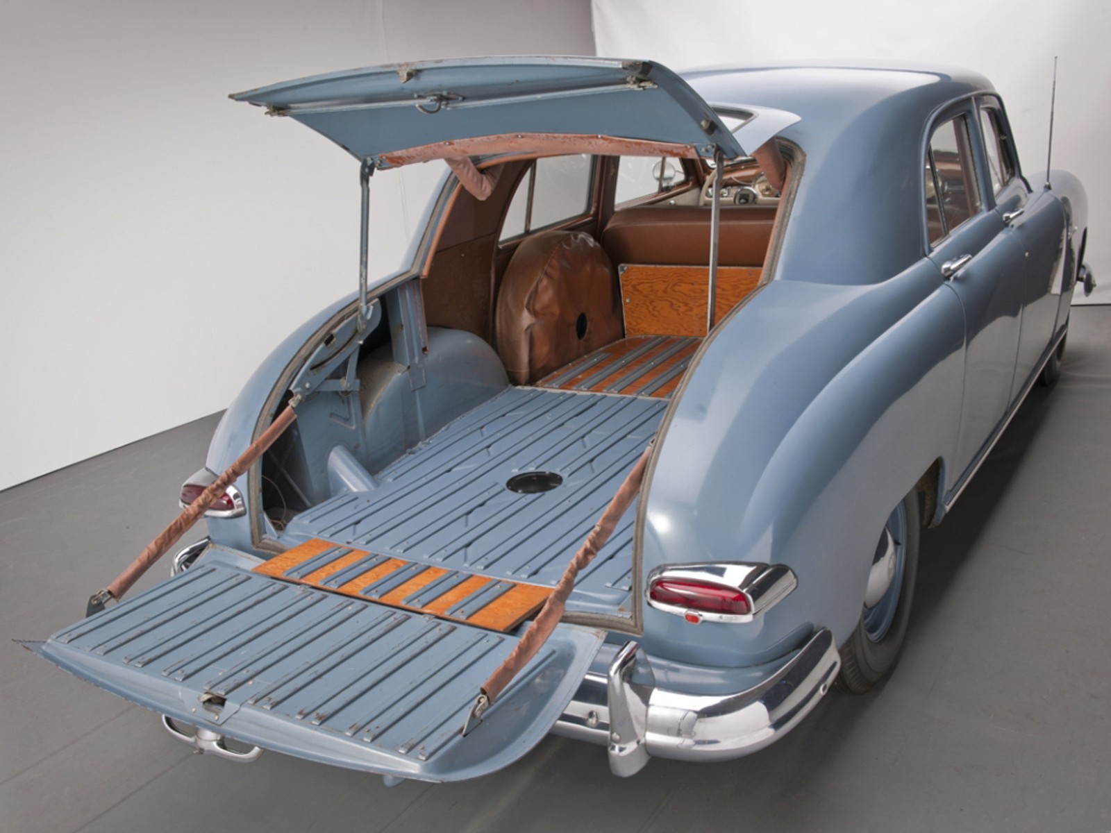 Kaiser Special Traveler Sedan