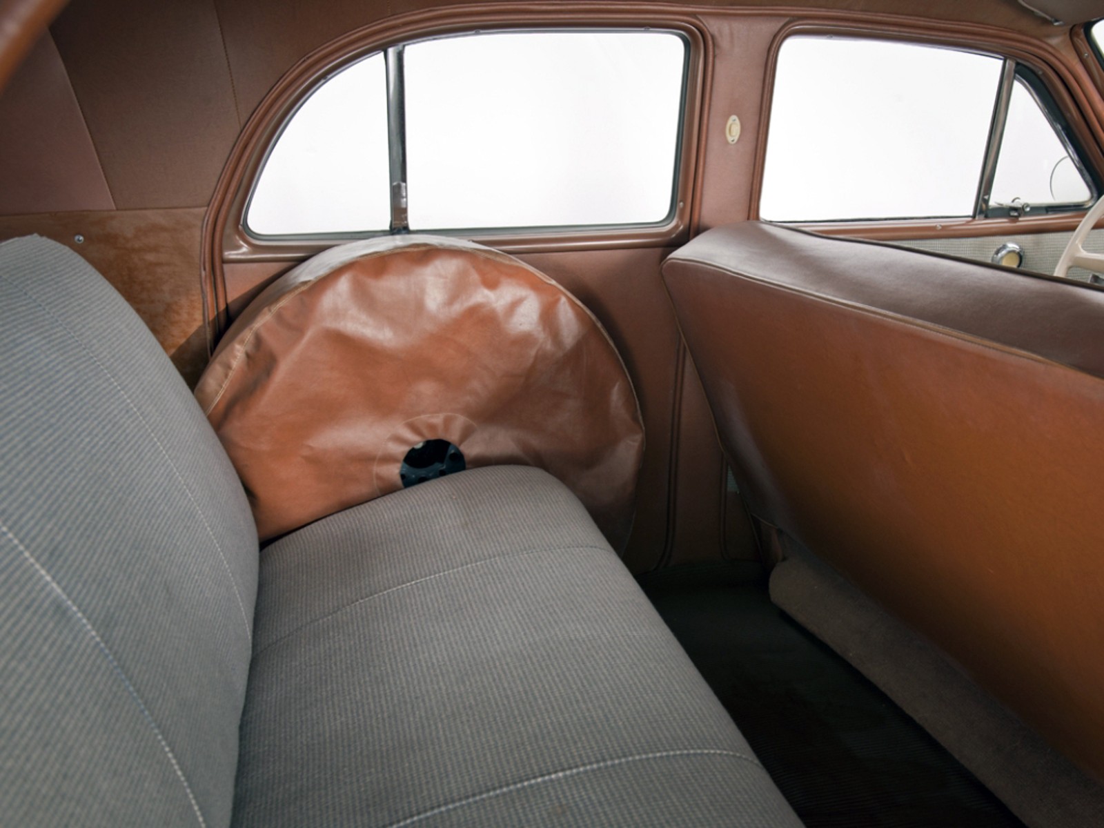 Kaiser Special Traveler Sedan