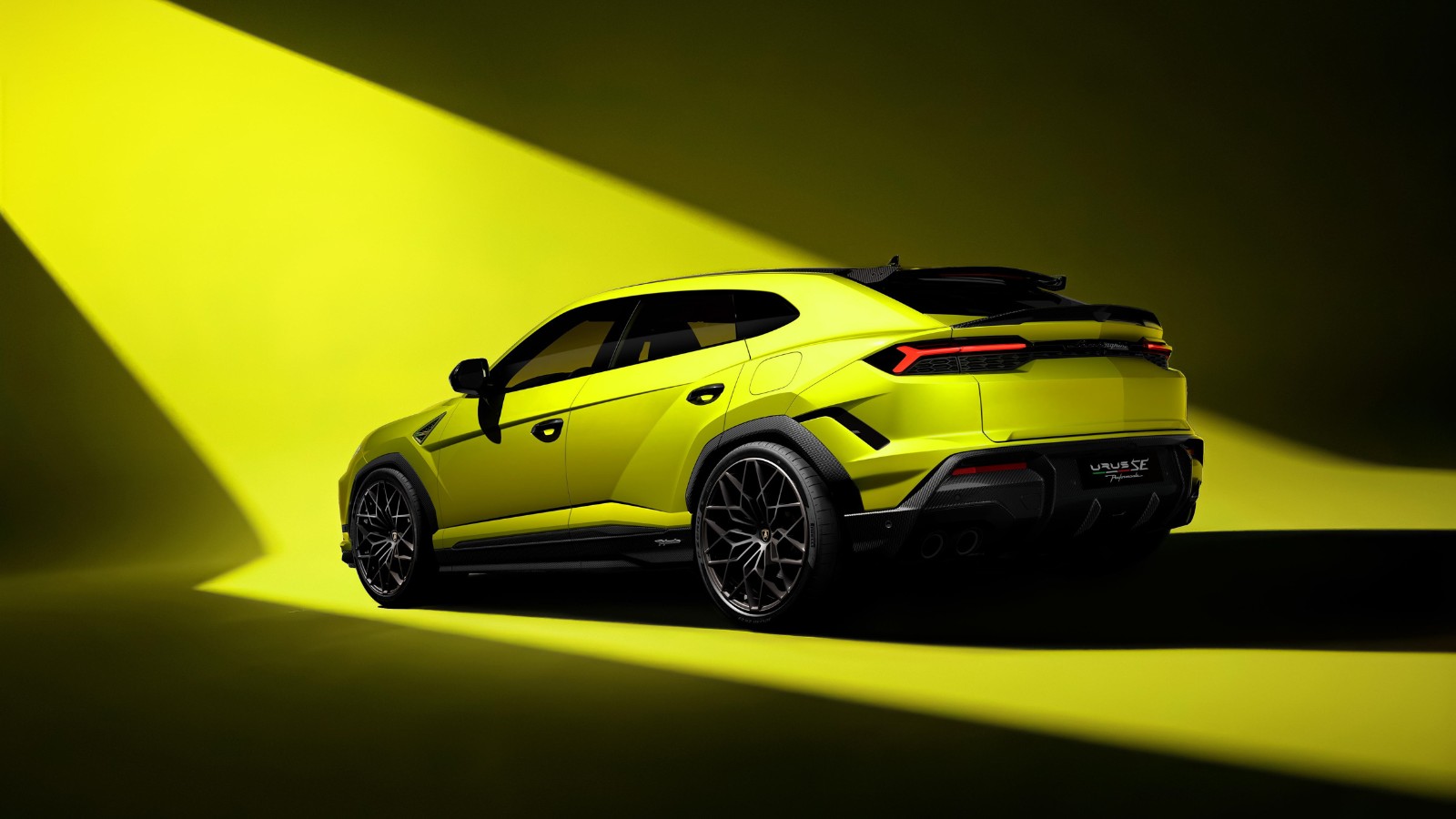 Lamborghini's Hybrid Urus Performante Adds Muscle But Loses the Sprint Advantage