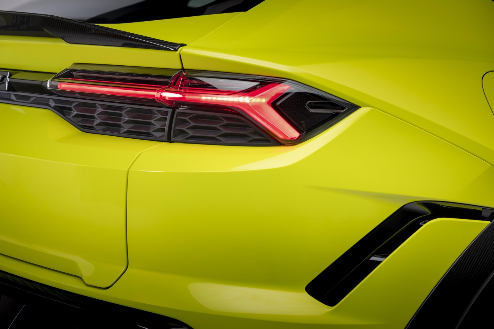 Lamborghini's Hybrid Urus Performante Adds Muscle But Loses the Sprint Advantage