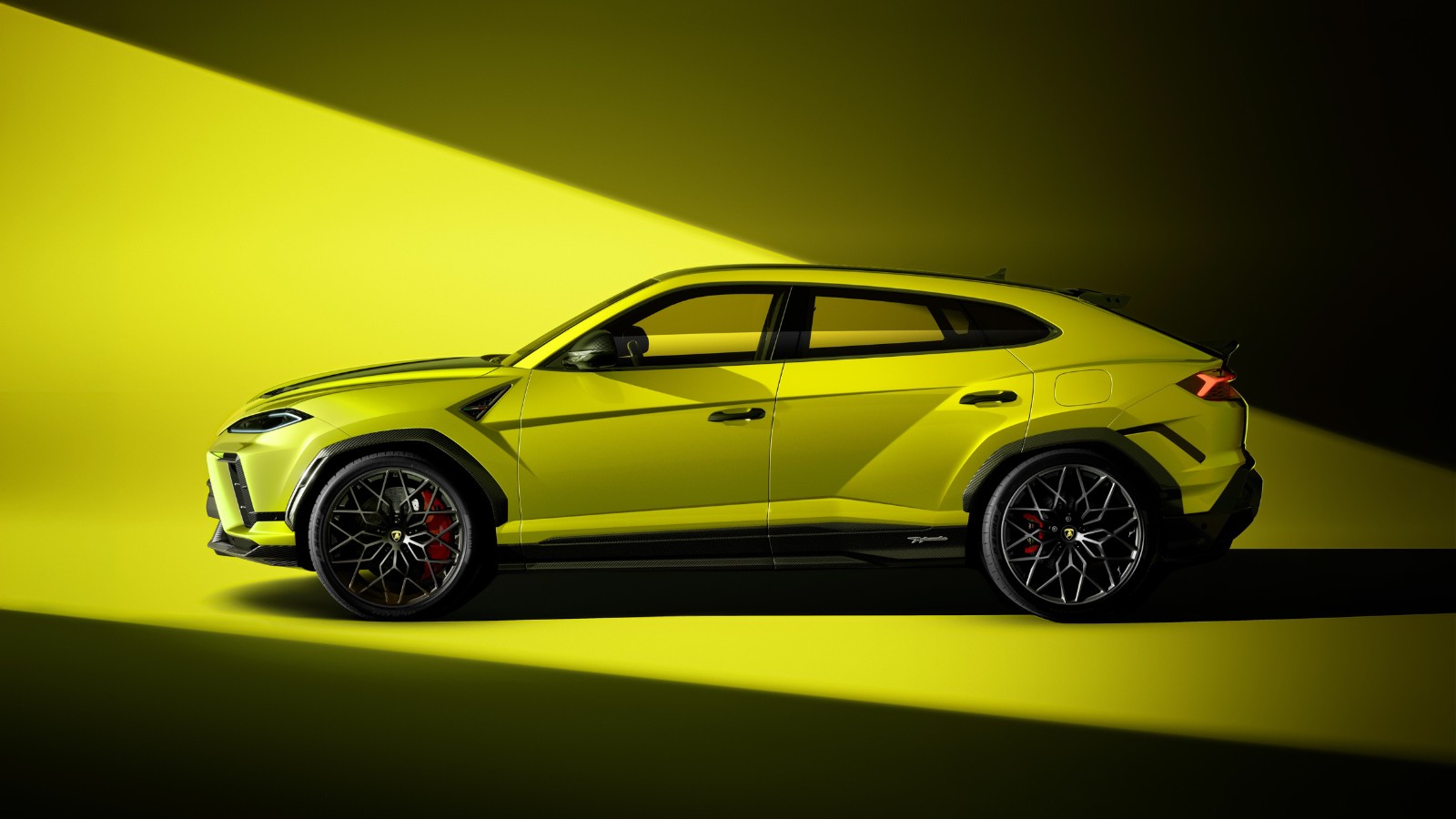 Lamborghini's Hybrid Urus Performante Adds Muscle But Loses the Sprint Advantage