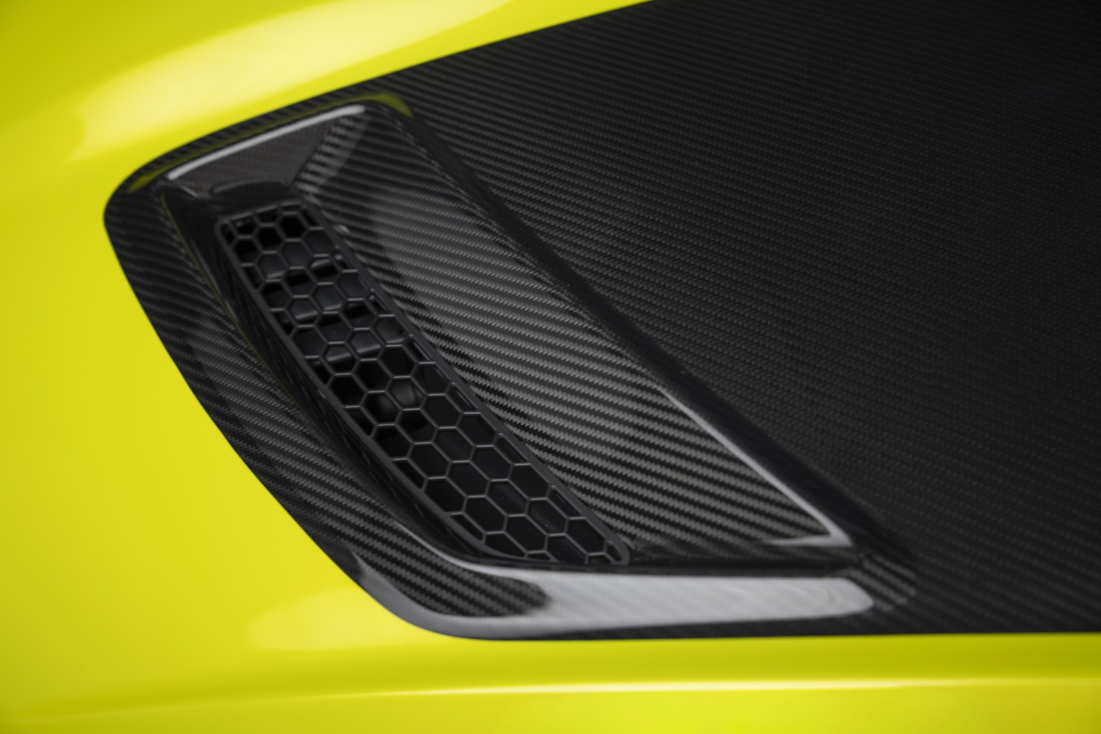 Lamborghini's Hybrid Urus Performante Adds Muscle But Loses the Sprint Advantage