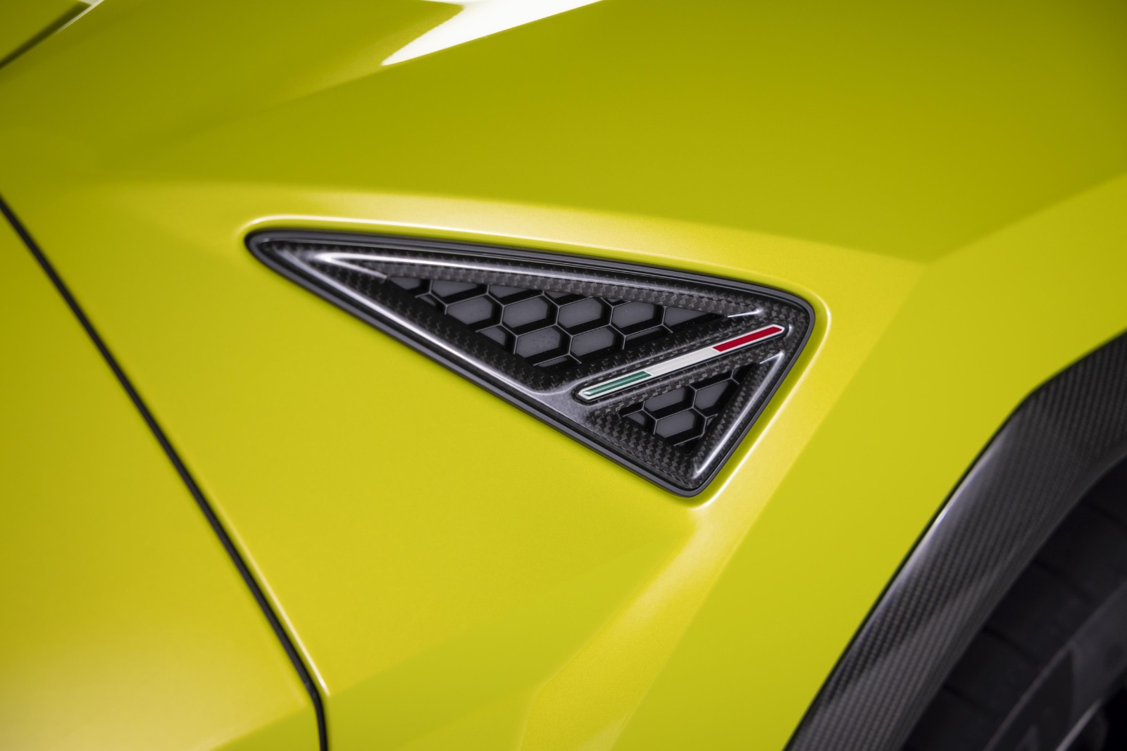 Lamborghini's Hybrid Urus Performante Adds Muscle But Loses the Sprint Advantage