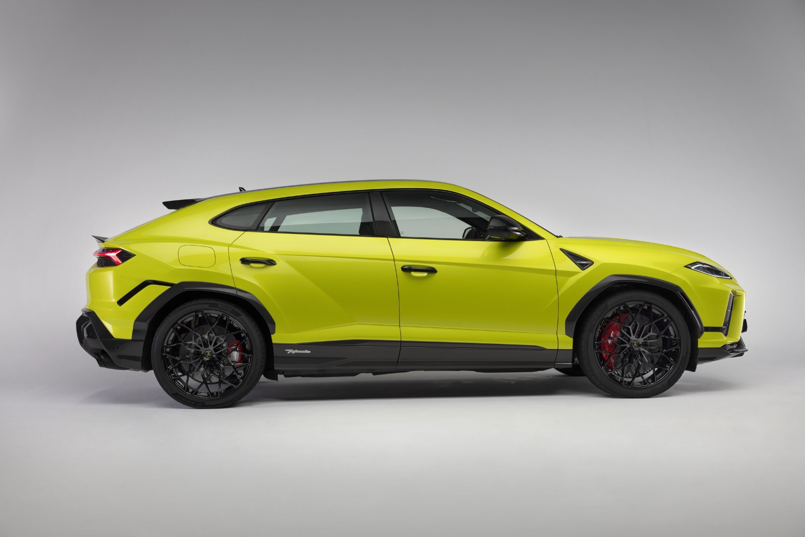 Lamborghini's Hybrid Urus Performante Adds Muscle But Loses the Sprint Advantage