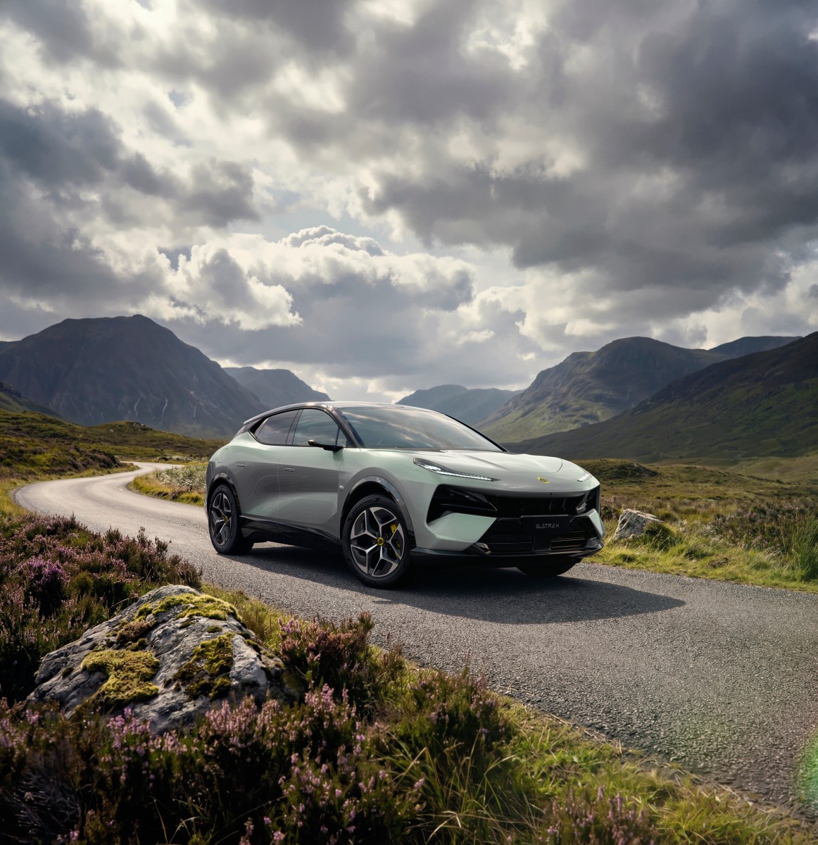 Lotus Eletre X Opens Orders in Europe With 952 PS Hybrid Power