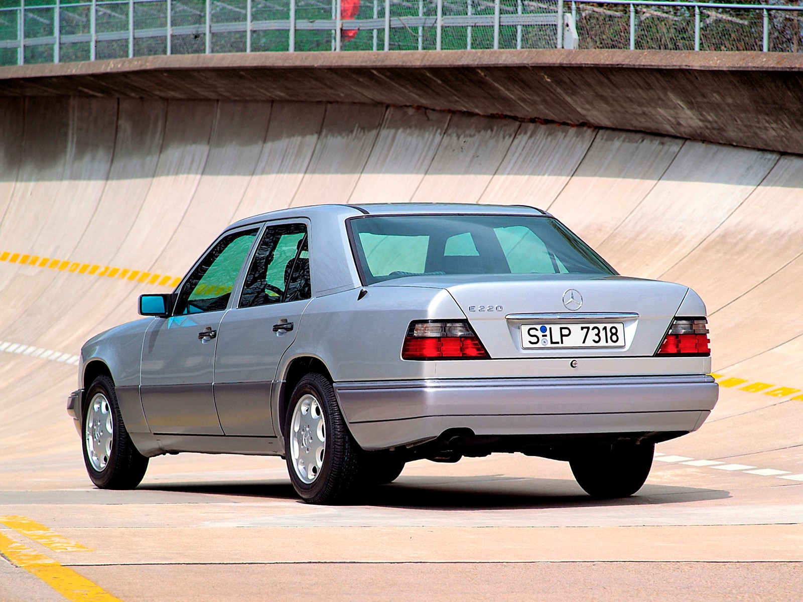 Mercedes-Benz E-class E 220