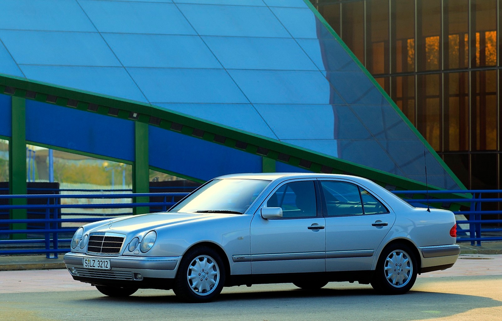 Mercedes-Benz E-class E 320