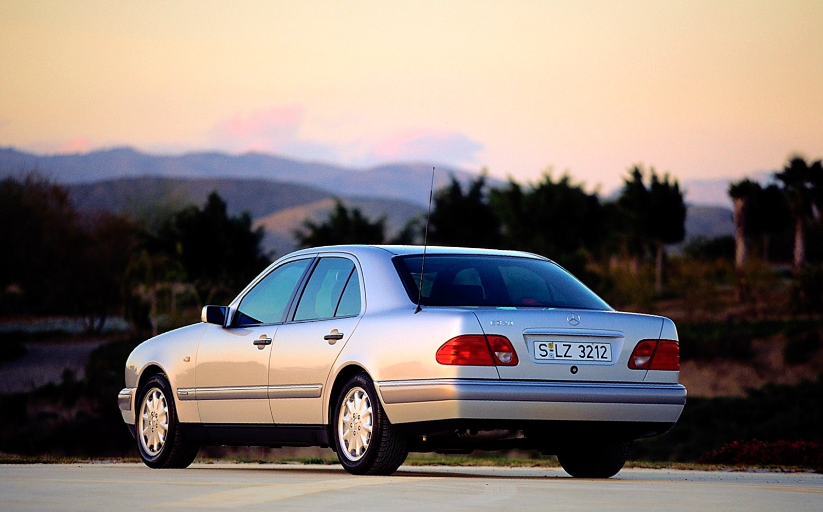 Mercedes-Benz E-class E 320