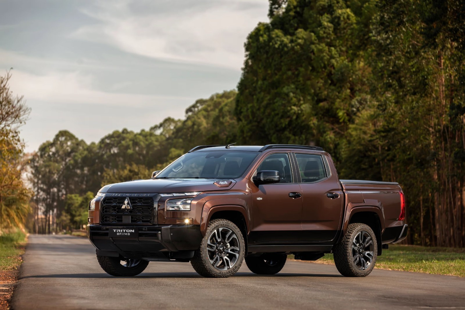 Mitsubishi Teams Up With Brazilian Off-Road Crew For a Scruffier Triton