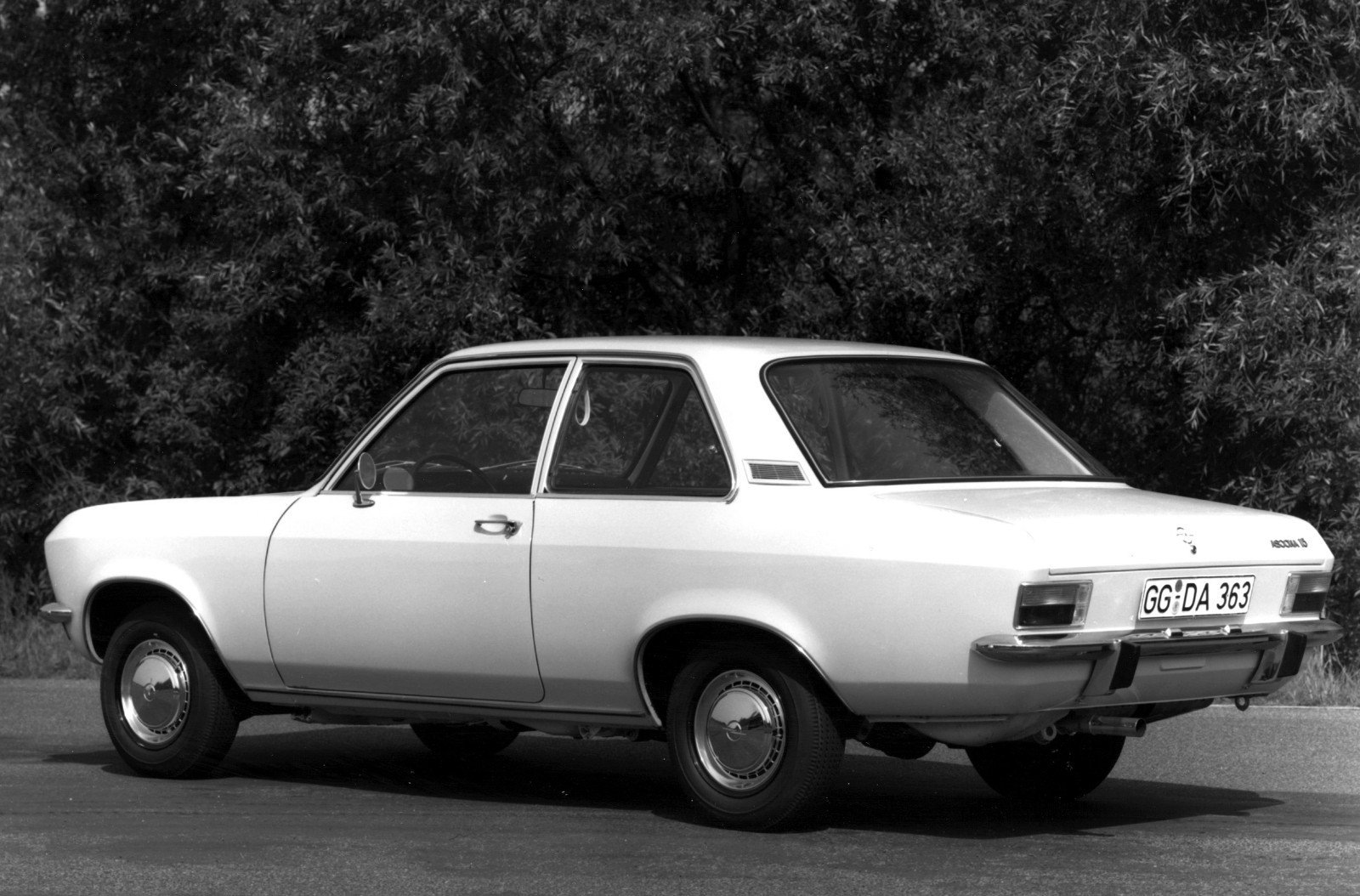 Opel Ascona 1.6 2-door