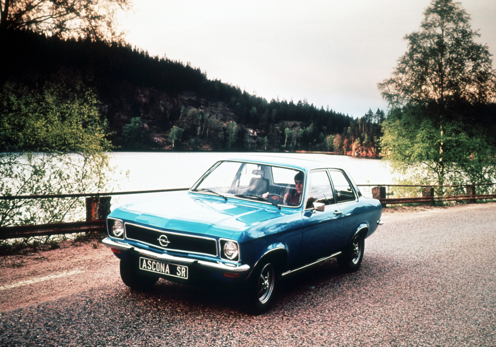 Opel Ascona 1.9 SR 2-door