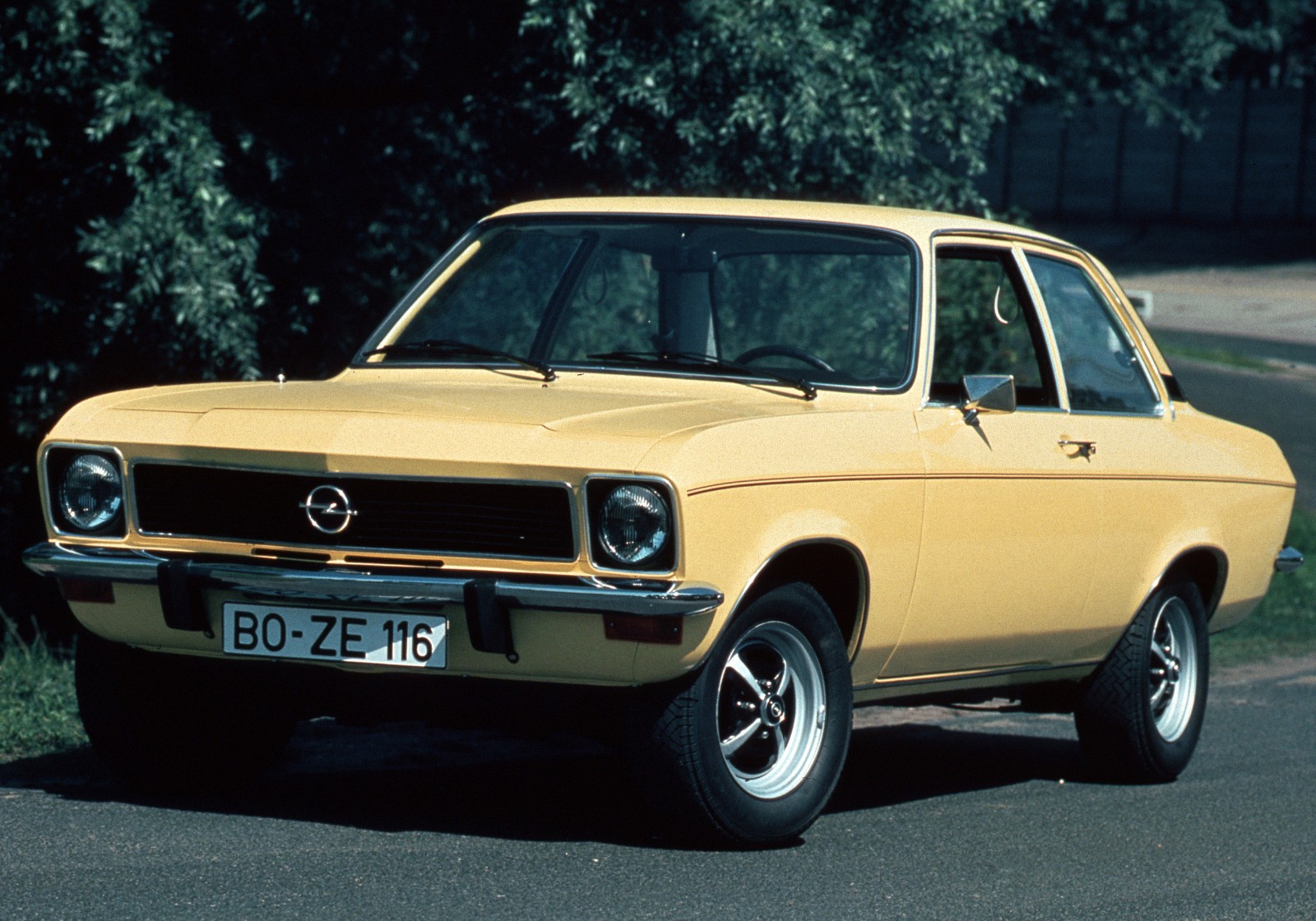 Opel Ascona 1.9 SR 2-door