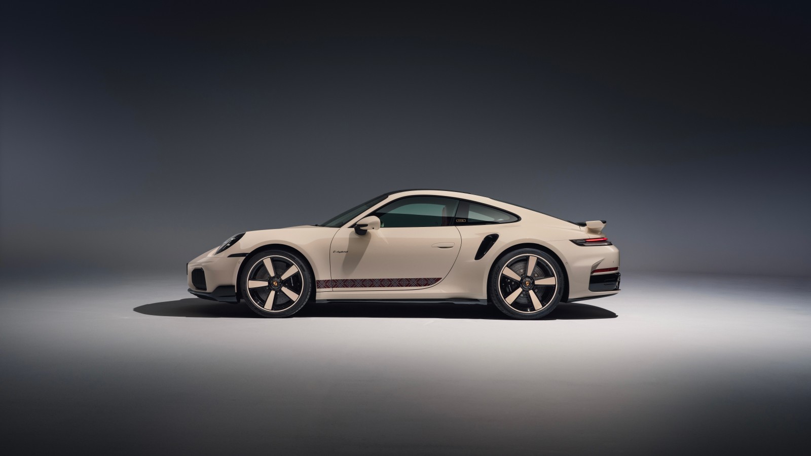 Porsche 911 Turbo S Sadu Edition Celebrates 70 Years in Kuwait