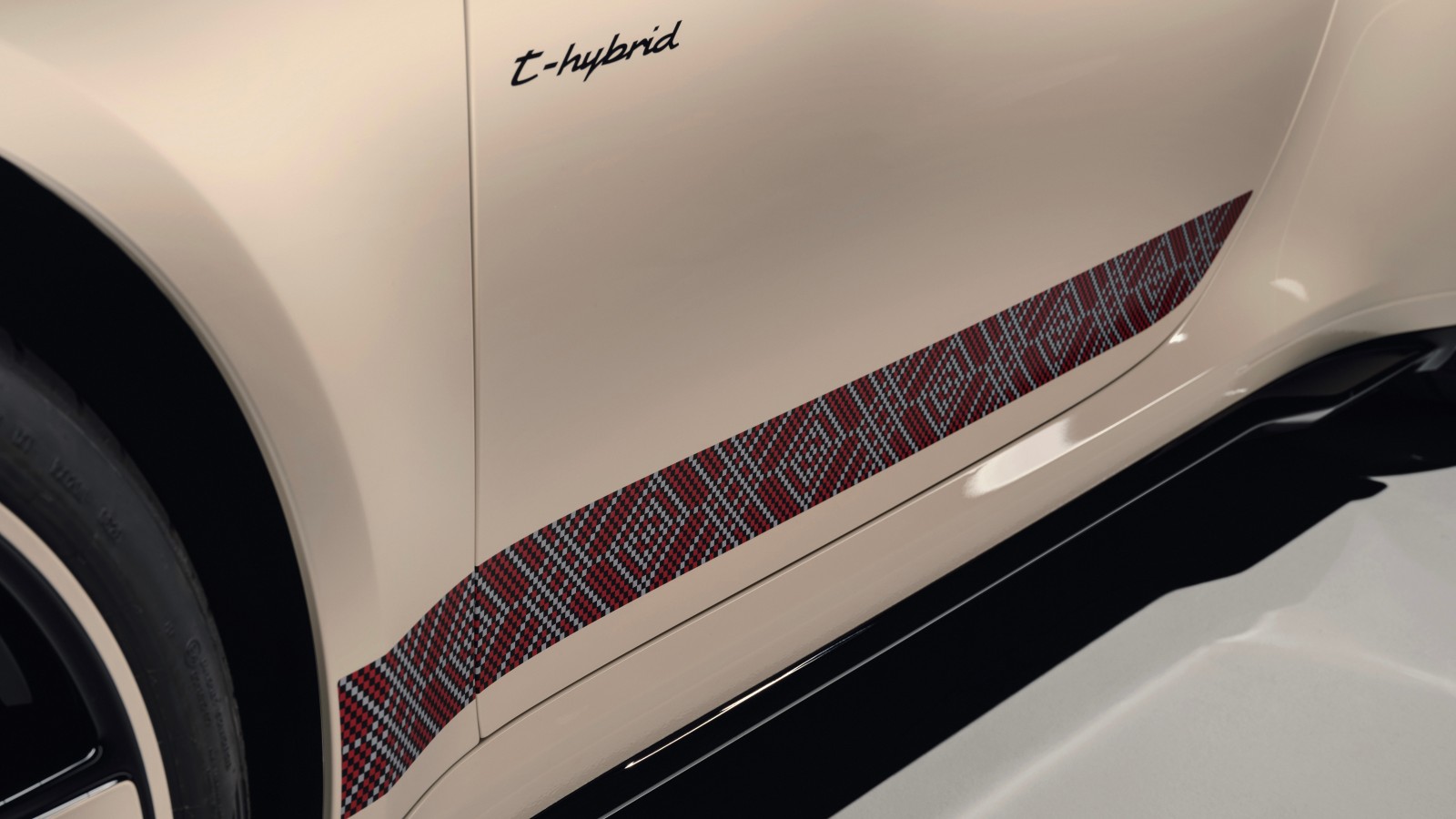 Porsche 911 Turbo S Sadu Edition Celebrates 70 Years in Kuwait