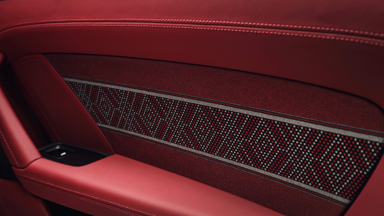 Porsche 911 Turbo S Sadu Edition Celebrates 70 Years in Kuwait