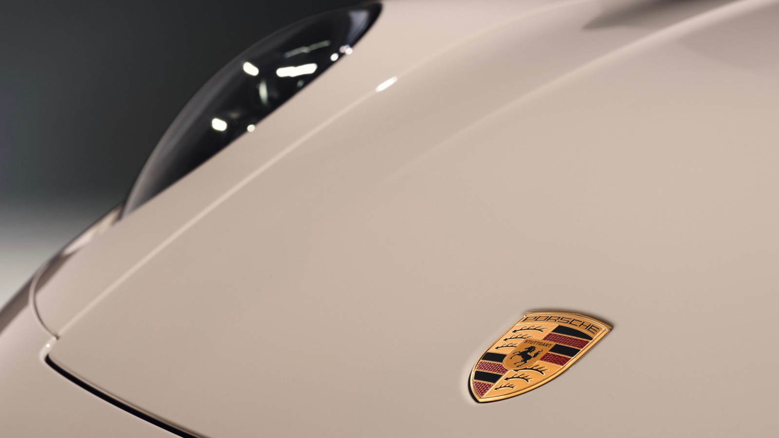 Porsche 911 Turbo S Sadu Edition Celebrates 70 Years in Kuwait