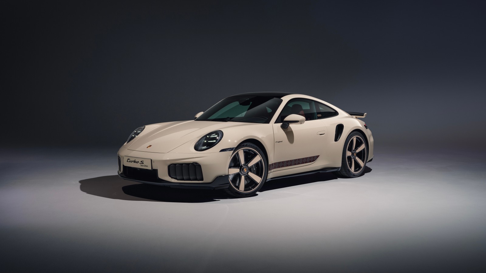 Porsche 911 Turbo S Sadu Edition Celebrates 70 Years in Kuwait