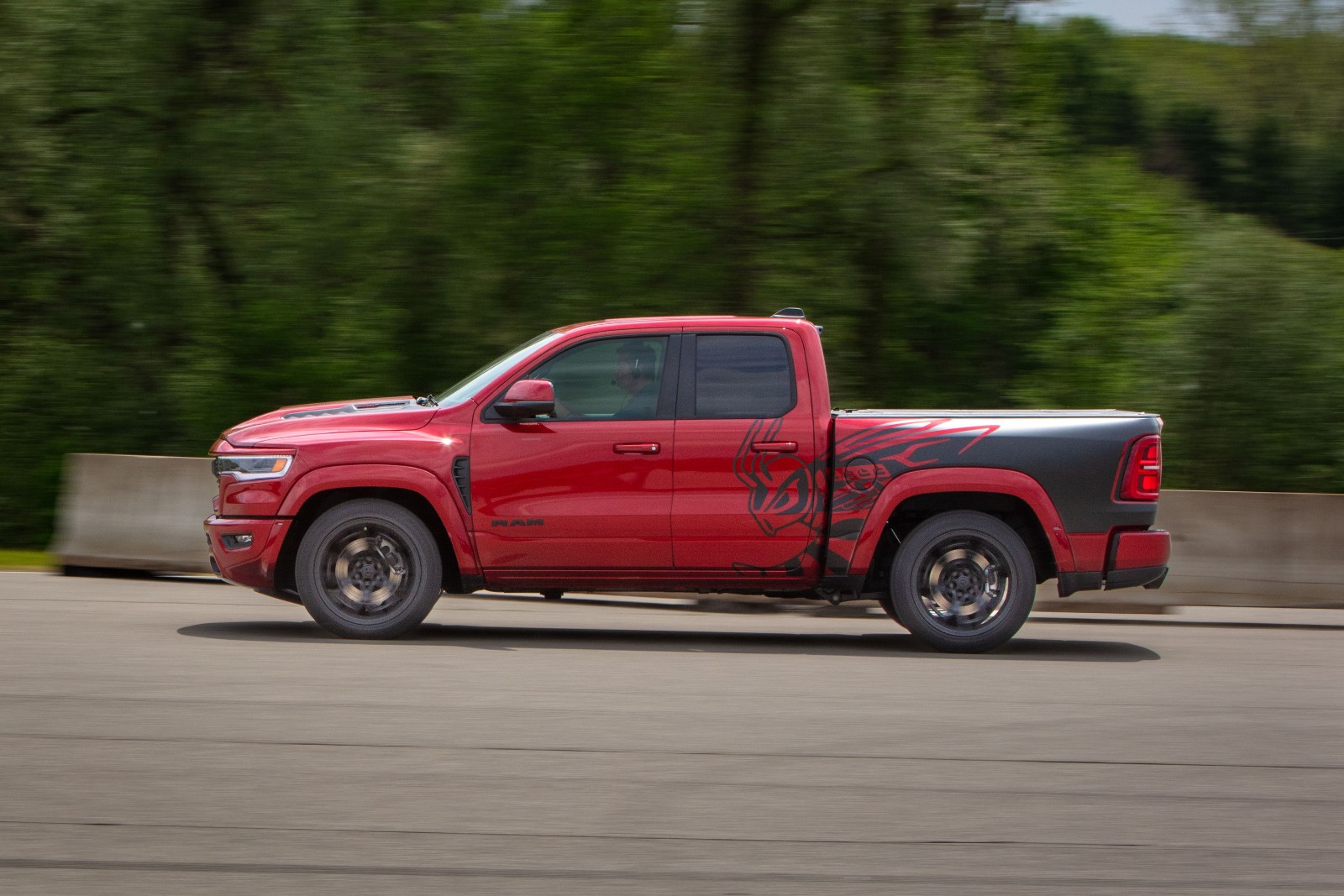 RAM 1500 Rumble Bee 392
