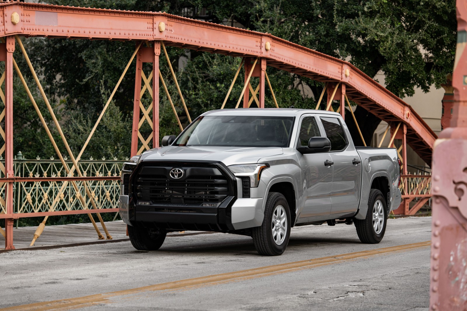 Toyota Tundra SR CrewMax