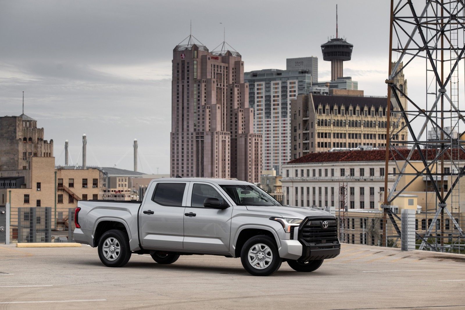 Toyota Tundra SR CrewMax