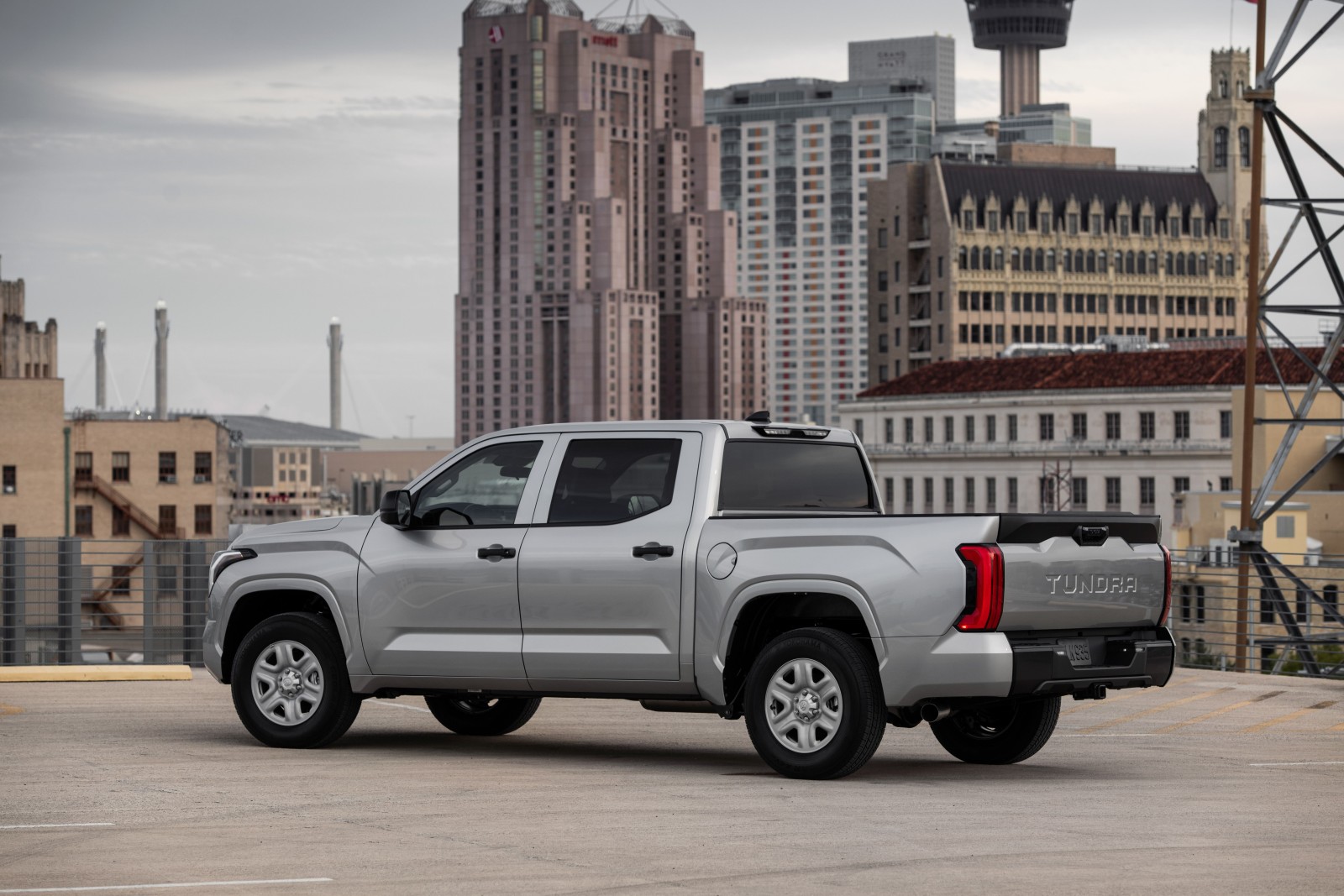 Toyota Tundra SR CrewMax